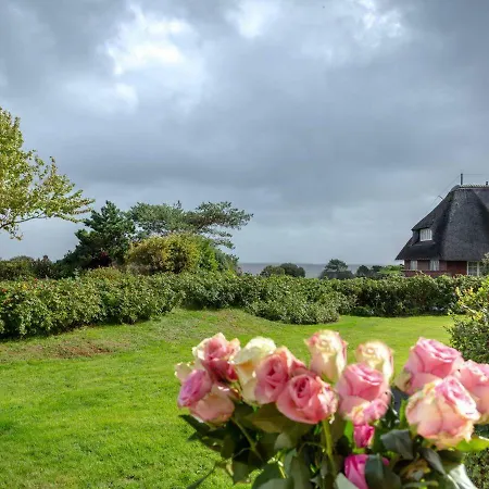 Hiidbloom-hues-im-wattweg * Kampen